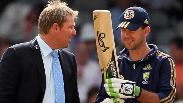 Ricky Ponting speaks to Shane Warne.(Getty Images)