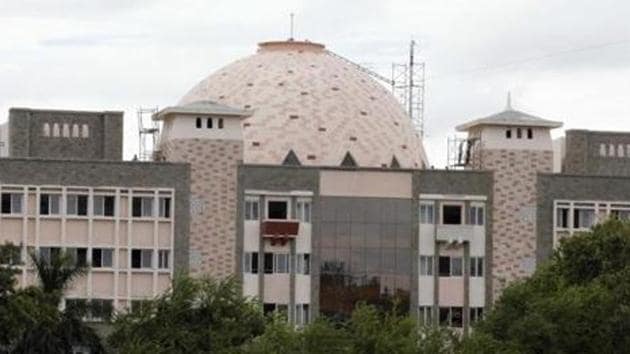 NSSC has alleged that the Pune municipal corporation has refrained from taking responsibility to provide water to the citizens and has been circumventing this responsibility by accepting water affidavits from builders. (RAHUL RAUT/HT PHOTO) NSSC has alleged that the Pune municipal corporation has refrained from taking responsibility to provide water to the citizens and has been circumventing this responsibility by accepting water affidavits from builders. (RAHUL RAUT/HT PHOTO)