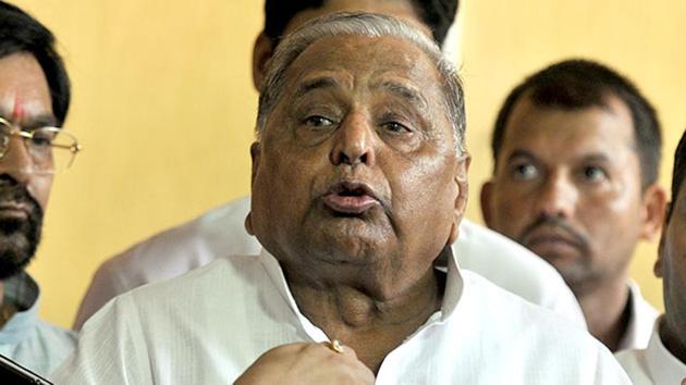 Mulayam SinghYadav’s comments have come at a time when his son and the Samajawadi Party president Akhilesh Yadav is trying to cobble up an opposition unity to defeat the Modi government in the upcoming Lok Sabha elections(HT Photo) Mulayam SinghYadav’s comments have come at a time when his son and the Samajawadi Party president Akhilesh Yadav is trying to cobble up an opposition unity to defeat the Modi government in the upcoming Lok Sabha elections(HT Photo)