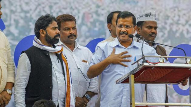 Three months after the Supreme Court reserved its verdict on the challenges to notifications arising out of the power tussle between the Centre and Arvind Kejriwal-led AAP government in Delhi the top court will deliver its final judgement on Thursday.(PTI)