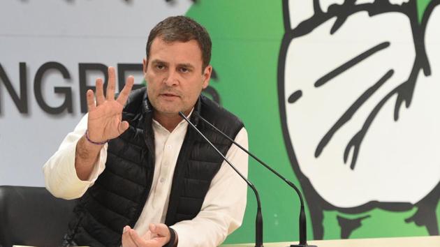 Aam Aadmi Party (AAP) chief Arvind Kejriwal and Congress president Rahul Gandhi were seen together for the first time at a meeting. (Sonu Mehta/HT PHOTO) Aam Aadmi Party (AAP) chief Arvind Kejriwal and Congress president Rahul Gandhi were seen together for the first time at a meeting. (Sonu Mehta/HT PHOTO)