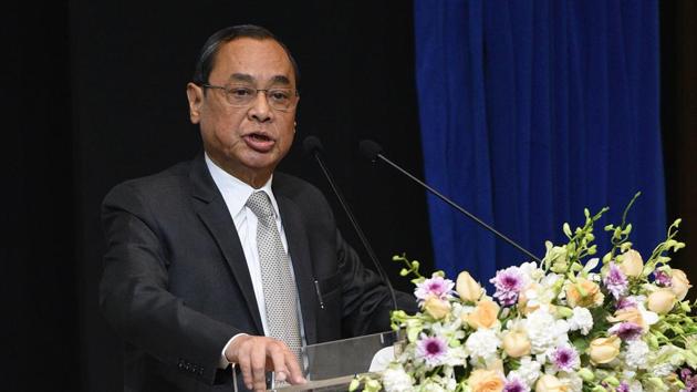 Exercising his disciplinary powers as an administrative head under the Supreme Court rules, Chief Justice of India Ranjan Gogoi issued the directive against the two employees without constituting a disciplinary committee to enquire into the matter.(Sonu Mehta/HT File Photo)