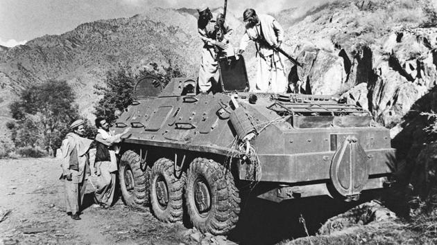Mujahideen inspect a Soviet tank captured in near Asmar. Noor, who joined the mujahiideen when he was 19 and became a warlord with 20,000 men under his command, recalled formations of Soviet helicopter gunships sweeping overhead like “flocks of birds.” He said the deliveries of US Stinger missiles to the mujahedeen played a significant role, allowing them to strike Soviet jets. (Steve McCurry / AP File)