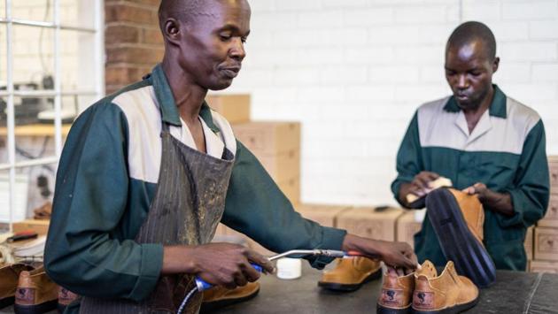 Following the old-fashioned way of using generators, the biggest challenge of the company now is regular power cuts. An employee says that he expects Zimbabwe’s renewed troubles to test the company to the limit in the years ahead. “It is so difficult here,” he said. “But we are going to survive because we are unique”. (Zinyange Auntony / AFP)