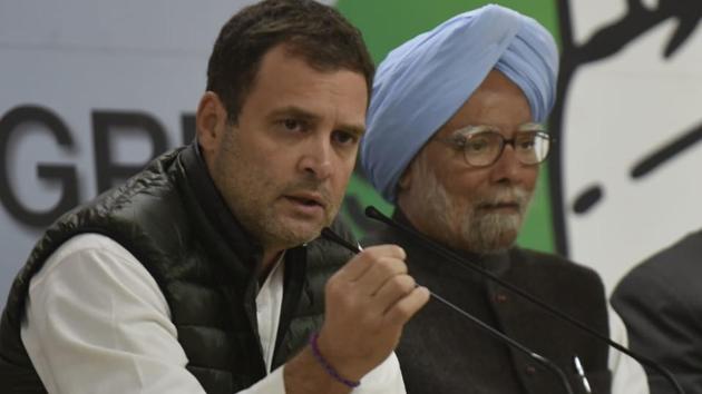 Congress president Rahul Gandhi and former Prime MInister Manmohan Singh at a press conference in New Delhi on Friday, a day after the Pulwama terror attack.(Vipin Kumar/HT photo)