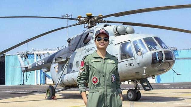 Flight Lieutenant Hina Jaiswal who is the first woman flight engineer inducted by the Indian Air Force after she successfully completed the course at 112 Helicopter Unit, Air Force Station, Yelahanka, Bengaluru.(PTI)