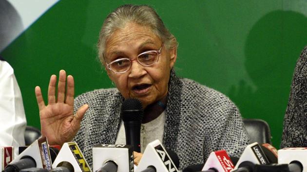 Former chief minister Sheila Dikshit said the SC verdict is binding but if the AAP government has an issue with the court order, then it can take legal recourse. (Sonu Mehta/HT Photo) Former chief minister Sheila Dikshit said the SC verdict is binding but if the AAP government has an issue with the court order, then it can take legal recourse. (Sonu Mehta/HT Photo)