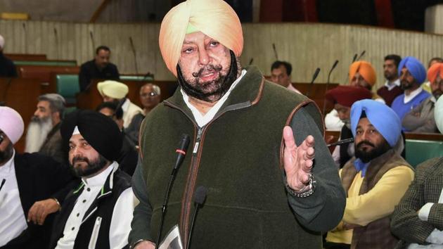 Amarinder Singh, speaking at the Punjab assembly, blamed the Pakistan army and its external intelligence agency ISI of fomenting trouble in India.(PTI)