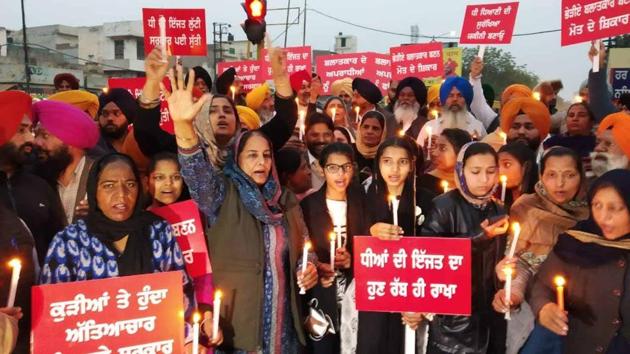Shiromani Akali Dal workers protesting the Ludhiana gangrape, Tuesday, Feb 12, 2019.(ANI) Shiromani Akali Dal workers protesting the Ludhiana gangrape, Tuesday, Feb 12, 2019.(ANI)