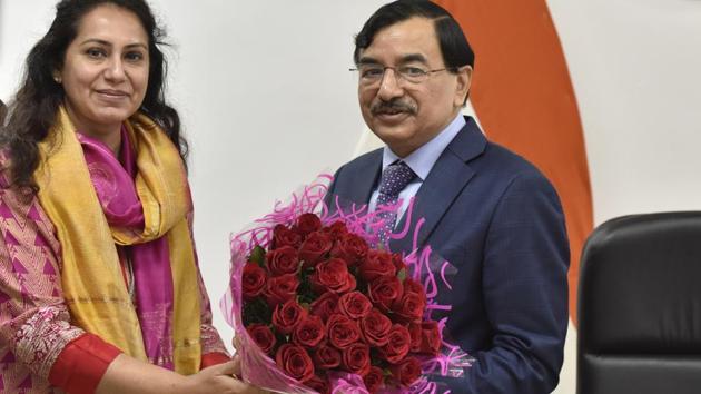 Sushil Chandra take charge as Election Commissioner at Nirvachan Sadan, in New Delhi. An IIT alumnus, Chandra, prior to his new assignment, was the chief of the central bureau of direct taxes CBDT, the apex policy making body of the Income Tax department. (Sanjeev Verma / HT Photo)