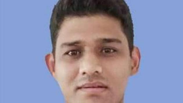 Major Chitresh Bisht died in Nowshera sector of Jammu and Kashmir after a mine he was defusing blew up.(HT PHOTO)