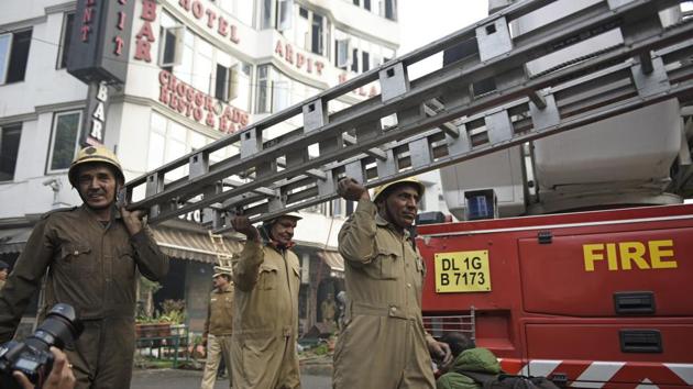 The North Delhi Municipal Corporation has put the blame of the at Hotel Arpit Palace in Karol Bagh that killed 17 persons, on Tuesday on the Delhi Fire Service (DFS). (Sanchit Khanna/HT PHOTO) The North Delhi Municipal Corporation has put the blame of the at Hotel Arpit Palace in Karol Bagh that killed 17 persons, on Tuesday on the Delhi Fire Service (DFS). (Sanchit Khanna/HT PHOTO)