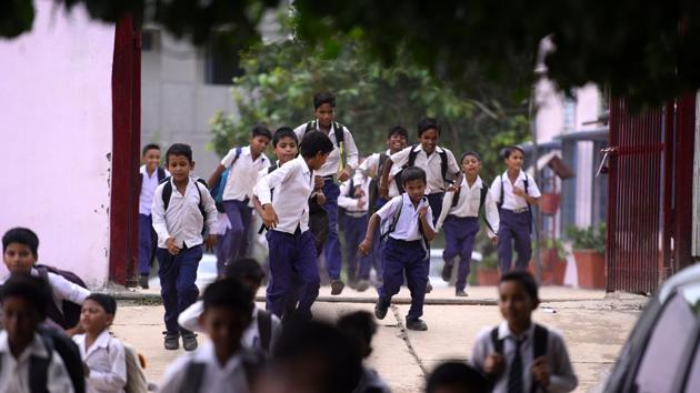 The Delhi government has invited suggestions from students, teachers, parents and counsellors to help a committee constituted to look into the state’s right to education (RTE) rules in the wake of the Centre’s decision to do away with the ‘no-detention’ policy.(Arun Sharma/HT file)