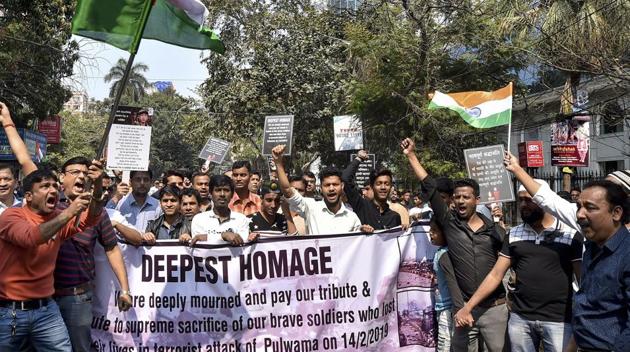 People take out a protest rally against the Pulwama attack, in Kolkata.(PTI) People take out a protest rally against the Pulwama attack, in Kolkata.(PTI)