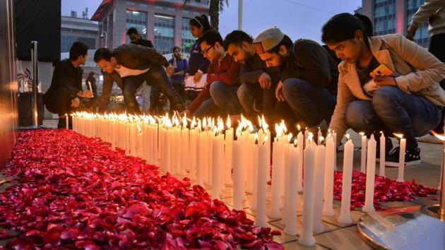 People light candles pay tribute to martyred CRPF jawans, who lost their lives in Pulwama terror attack, in New Delhi, Saturday.(PTI) People light candles pay tribute to martyred CRPF jawans, who lost their lives in Pulwama terror attack, in New Delhi, Saturday.(PTI)