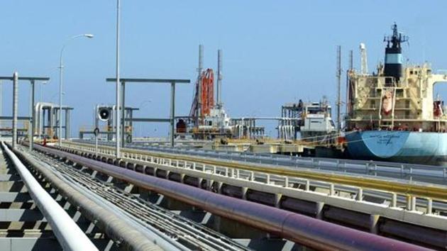 FILE PHOTO: An oil tanker is seen at Jose refinery cargo terminal in Venezuela in this undated file photo. REUTERS/Jorge Silva/File Photo (REUTERS) FILE PHOTO: An oil tanker is seen at Jose refinery cargo terminal in Venezuela in this undated file photo. REUTERS/Jorge Silva/File Photo (REUTERS)