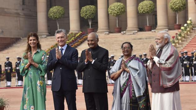 Argentine President Mauricio Macri, and his wife Juliana Awada, greet as they stand for photographs with President Ram Nath Kovind, his wife Savita Kovind and Prime Minister Narendra Modi, during a ceremonial reception. India and Argentina are expected to sign up to eight agreements during Macri’s visit to the country, including one to expand defence cooperation. (Sanjeev Verma / HT Photo)