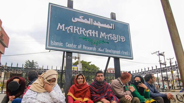 Stranded Kashmiri passengers rest as they wait for the highway to open at Makka Masjid in Bhatindi area of Jammu on February 18. (PTI Photo) Stranded Kashmiri passengers rest as they wait for the highway to open at Makka Masjid in Bhatindi area of Jammu on February 18. (PTI Photo)