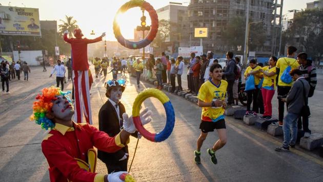 Entertainers were seen performing on the streets in a bit to cheer up participants.  (Sanket Wankhade/HT PHOTO) 