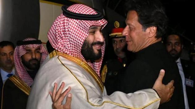 Pakistani Prime Minister Imran Khan (R) greets Saudi Arabia's Crown Prince Mohammed bin Salman on his arrival at Pakistan Air Force (PAF) Nur Khan Base in Rawalpindi, Pakistan February 17, 2019. (REUTERS FILE PHOTO) Pakistani Prime Minister Imran Khan (R) greets Saudi Arabia's Crown Prince Mohammed bin Salman on his arrival at Pakistan Air Force (PAF) Nur Khan Base in Rawalpindi, Pakistan February 17, 2019. (REUTERS FILE PHOTO)