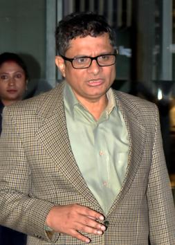 Kolkata Police Commissioner Rajeev Kumar arrives after being questioned by CBI for five consecutive days in connection with chit fund scam cases, at Netaji Subhash Chandra Bose Airport in Kolkata on February 13.(PTI Photo)