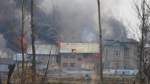 A house where suspected militants were holding up is seen in flames during a gun battle with Indian security forces in Pinglan village in south Kashmir's Pulwama district February 18, 2019. (Reuters photo) A house where suspected militants were holding up is seen in flames during a gun battle with Indian security forces in Pinglan village in south Kashmir's Pulwama district February 18, 2019. (Reuters photo)