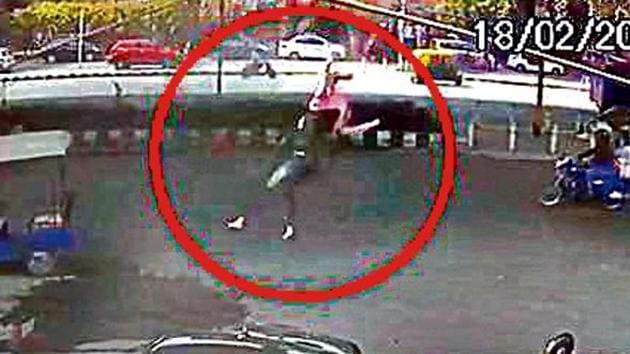 CCTV cameras installed outside stores on the road below the Vikaspuri flyover captured the woman’s fall.(Photo: Sourced) CCTV cameras installed outside stores on the road below the Vikaspuri flyover captured the woman’s fall.(Photo: Sourced)