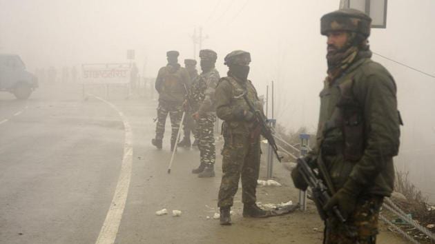The staff and prisoners of Bihar’s Gopalganj sub-divisional jail have donated Rs 50,000 to the Army Relief Fund (ARF) for the families of CRPF soldiers killed in last week’s suicide bombing in Jammu and Kashmir’s Pulwama. There are 750 prisoners, including 30 women inmates, in the sub-divisional jail. And, 102 are convicted prisoners.