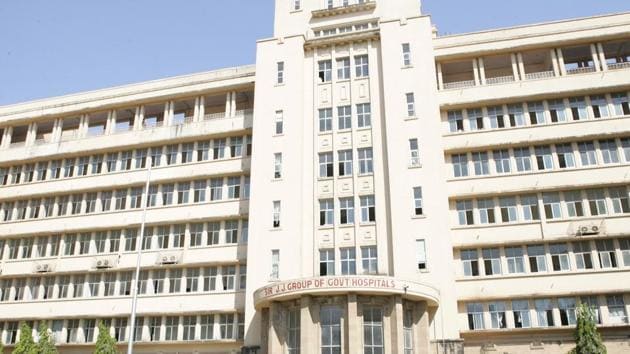 A resident doctor at Mumbai’s JJ Hospital has levelled charges against her senior, alleging she was made to run personal errands.(HT Photo)