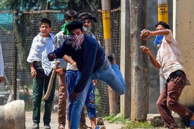 Clashes broke out on Awantipora in south Kashmir’s Pulwama after a 29-year-old teacher who was arrested Sunday night was allegedly killed in police custody.(PTI)