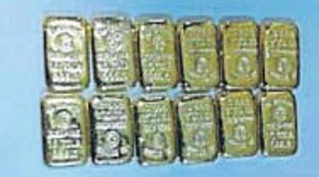 The customs official said till some years back smugglers themselves used this route (Lucknow airport) for smuggling gold and cigarettes.(HT Photo)