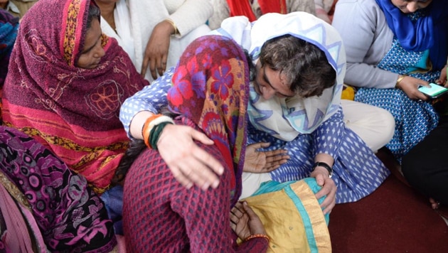 Congress general secretary Priuanka Gandhi consoling the widow of CRPF trooper Amit Kumar in Shamli in Uttar Pradesh. (HT PHOTO) Congress general secretary Priuanka Gandhi consoling the widow of CRPF trooper Amit Kumar in Shamli in Uttar Pradesh. (HT PHOTO)
