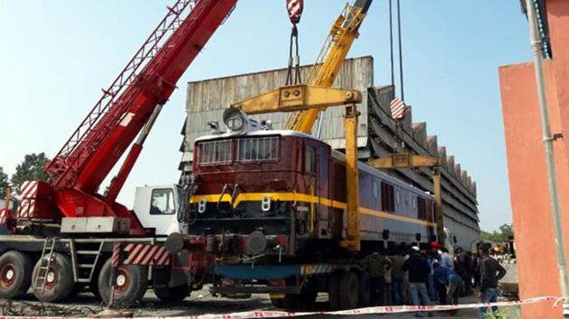 The electric locomotive engine being carried to be parked at Tatanagar railway station to make visitors aware about the heritage in Jamshedpur recently(Manoj Kumar/ HT) The electric locomotive engine being carried to be parked at Tatanagar railway station to make visitors aware about the heritage in Jamshedpur recently(Manoj Kumar/ HT)