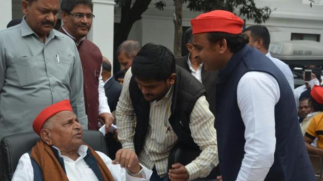 Hardik Patel meets Samajwadi Party (SP) patriarch Mulayam Singh Yadav after joint press conference with SP chief Akhilesh Yadav at party office in Lucknow. Mulayam Singh Yadav criticised Akhilesh Yadav for the delay in naming party candidates. He also complained that the SP had fewer tickets to distribute because of Akhilesh Yadav’s alliance with Mayawati, as part of this pact, the BSP and SP will contest on 38 seats each. (Deepak Gupta / HT Photo)