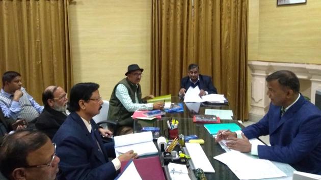 Bihar Board chairman Anand Kishor holding a meeting a day before the matric exam begins. (HT) Bihar Board chairman Anand Kishor holding a meeting a day before the matric exam begins. (HT)