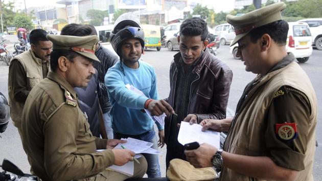 Police conducted verification of persons riding motorcycles at all major points in Noida such as Sector 18 market, Atta market and Noida city center, among many others following the robbery by motorcycle-borne duo at a SBI ATM in Sector 82 on Feb 19, 2019. (Sunil Ghosh / HT Photo) Police conducted verification of persons riding motorcycles at all major points in Noida such as Sector 18 market, Atta market and Noida city center, among many others following the robbery by motorcycle-borne duo at a SBI ATM in Sector 82 on Feb 19, 2019. (Sunil Ghosh / HT Photo)