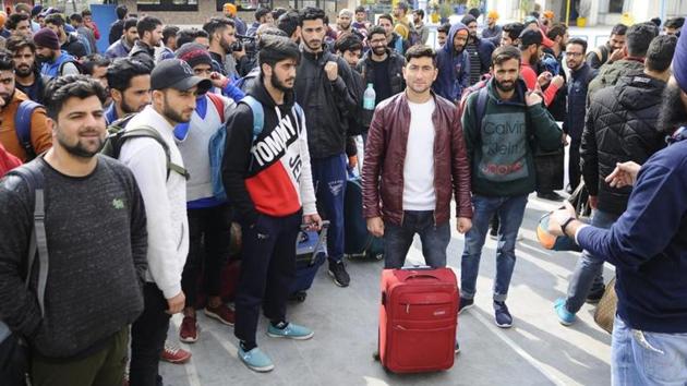 Kashmiri students from Dehradun, Ambala, Banur and Mohali leaving for Kashmir with help of Khalsa Aid at Gurudwara Sacha Dhan, Phase 3B1, in Mohali, Punjab on Tuesday.(Anil Dayal/HT Photo)