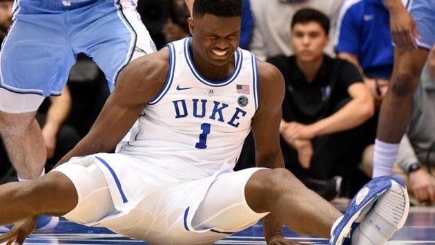 Duke Blue Devils forward Zion Williamson reacts after his Nike shoe gives in.(USA TODAY Sports)