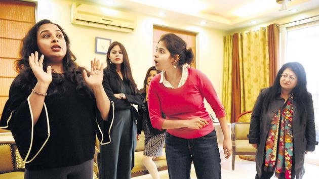 Artists of Behroopiya Entertainers Theatre Group during rehearsal of a play at sector-56, in Gurugram. (Parveen Kumar/Hindustan Times) Artists of Behroopiya Entertainers Theatre Group during rehearsal of a play at sector-56, in Gurugram. (Parveen Kumar/Hindustan Times)