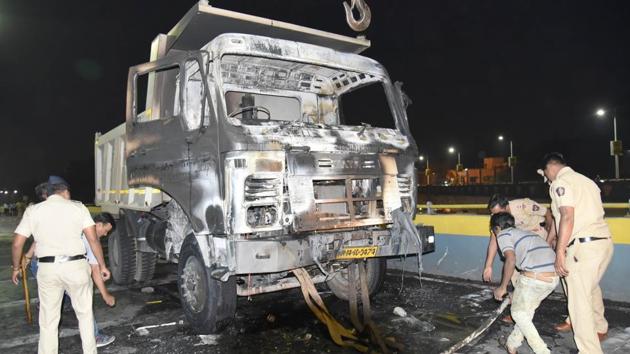 The burnt and damaged dumper and the two-wheeler after a mob set the vehicles on fire after a teenager died on the spot after being hit by the dumper in Pimpri-Chinchwad on Wednesday.(HT/PHOTO)