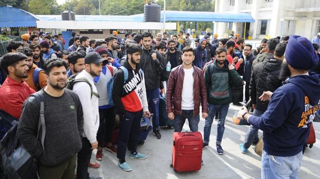 Kashmiri students from Dehradun, Ambala, Banur and Mohali leaving for Kashmir with help of Khalsa Aid at Gurudwara Sacha Dhan. (HT Photo) Kashmiri students from Dehradun, Ambala, Banur and Mohali leaving for Kashmir with help of Khalsa Aid at Gurudwara Sacha Dhan. (HT Photo)