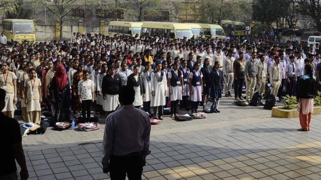 Students paid their homage to Pulwama soilders before HSC exams began at Abhinav College, Ambegaon in Pune. (Ravindra Joshi/HT PHOTO) 