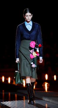 Model Kaia Gerber presents a creation by Prada during the Milan Fashion Week in Milan, Italy February 21, 2019. REUTERS/Alessandro Garofalo (REUTERS) Model Kaia Gerber presents a creation by Prada during the Milan Fashion Week in Milan, Italy February 21, 2019. REUTERS/Alessandro Garofalo (REUTERS)