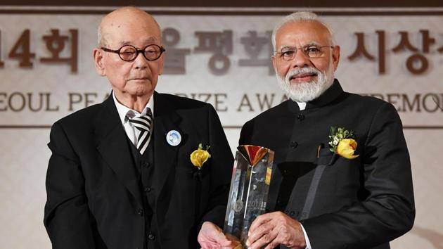 Prime Minister Narendra Modi receives the Seoul Peace Prize. In his speech, PM Modi touched upon cross-border terrorism and said that the time had come for all those who believe in humanity to join hands in the fight against terrorism. (ANI)