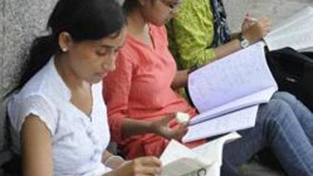 Calcutta University 1st semester results: According to the CU vice chancellor Sonali Chakraborty Banerjee, this year 99% of the students qualified for the second semester, as against an average of 72% in the first year of the three- year examination pattern during the previous academic sessions.(HT file)
