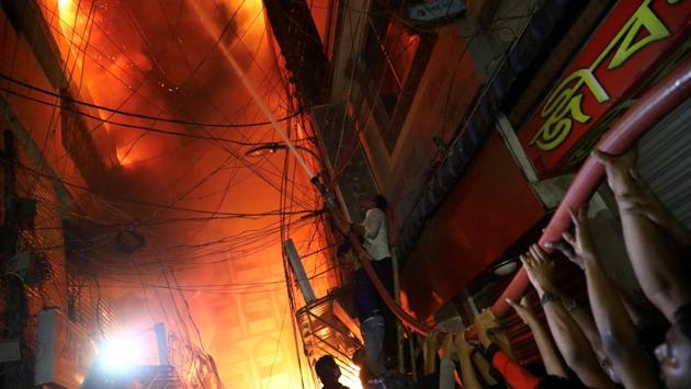 A view of a scene of a fire that broke out at a chemical warehouse in Dhaka, Bangladesh. (Mohammad Ponir Hossain / REUTERS)