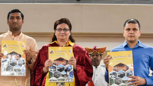 Yogesh Mulik outgoing standing committee chairman (left) presents budget to mayor Mukta Tilak (Centre) and Saurabh Rao at PMC headquarters on Friday.(Sanket Wankhade/HT PHOTO)