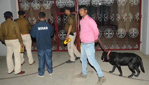 Police at the Mokama shelter home in Bihar from where seven minor girls had escaped on Saturday. They were found later in the day in Darbhanga. (HT PHOTO) Police at the Mokama shelter home in Bihar from where seven minor girls had escaped on Saturday. They were found later in the day in Darbhanga. (HT PHOTO)
