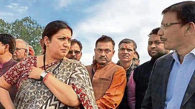 Union minister Smriti Irani inspecting the proposed site for PM Narendra Modi’s rally on March 3 in Amethi.(HT Photo)