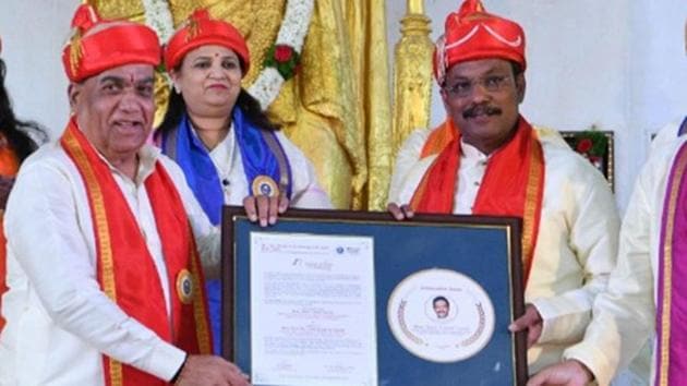 Vinod Tawde (right), Maharashtra education minister at the convocation ceremony of MIT Art, Design & Technology University, Vishwarajbaug, Loni-Kalbhor, Pune on Saturday. (HT PHOTO) Vinod Tawde (right), Maharashtra education minister at the convocation ceremony of MIT Art, Design & Technology University, Vishwarajbaug, Loni-Kalbhor, Pune on Saturday. (HT PHOTO)
